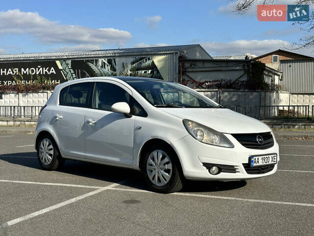 Белый Опель Корса, объемом двигателя 1.23 л и пробегом 185 тыс. км за 4100 $, фото 2 на Automoto.ua