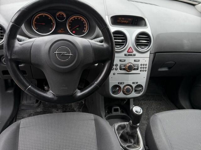 Белый Опель Корса, объемом двигателя 1.2 л и пробегом 210 тыс. км за 3950 $, фото 11 на Automoto.ua