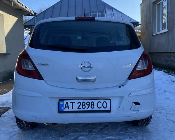Белый Опель Корса, объемом двигателя 1.25 л и пробегом 263 тыс. км за 3400 $, фото 5 на Automoto.ua