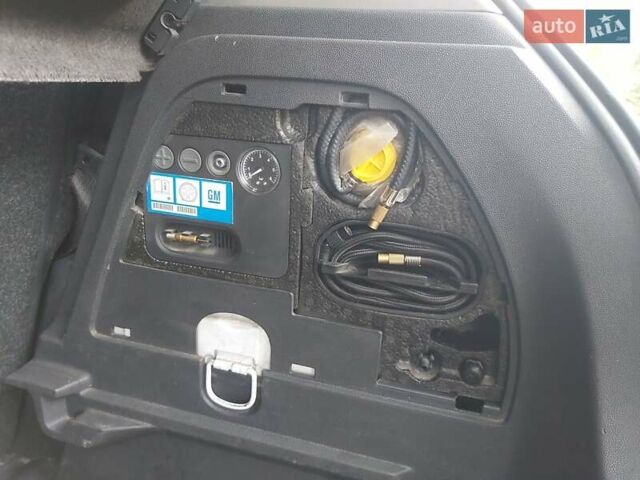 Белый Опель Корса, объемом двигателя 1.2 л и пробегом 280 тыс. км за 5100 $, фото 8 на Automoto.ua