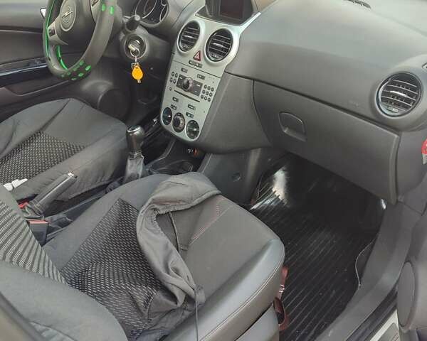 Білий Опель Корса, об'ємом двигуна 1.25 л та пробігом 225 тис. км за 5400 $, фото 13 на Automoto.ua