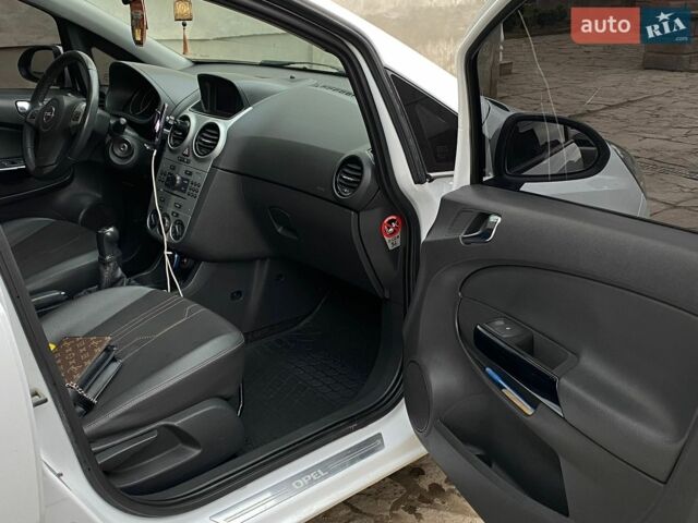 Білий Опель Корса, об'ємом двигуна 1.3 л та пробігом 105 тис. км за 4999 $, фото 4 на Automoto.ua