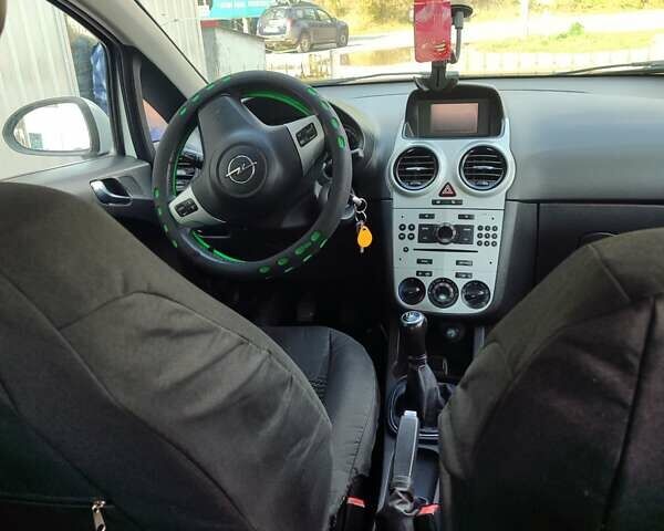 Білий Опель Корса, об'ємом двигуна 1.25 л та пробігом 225 тис. км за 5400 $, фото 16 на Automoto.ua