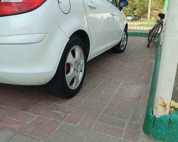 Білий Опель Корса, об'ємом двигуна 1.25 л та пробігом 225 тис. км за 5400 $, фото 17 на Automoto.ua