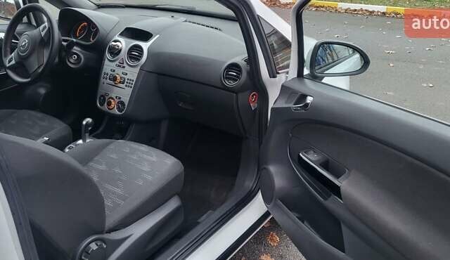 Білий Опель Корса, об'ємом двигуна 1.23 л та пробігом 126 тис. км за 5600 $, фото 1 на Automoto.ua