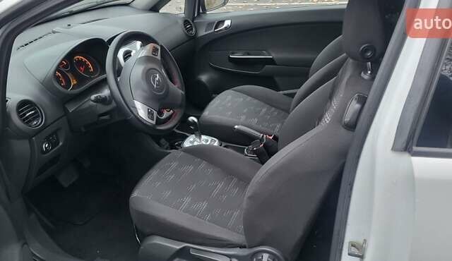 Білий Опель Корса, об'ємом двигуна 1.23 л та пробігом 126 тис. км за 5600 $, фото 2 на Automoto.ua