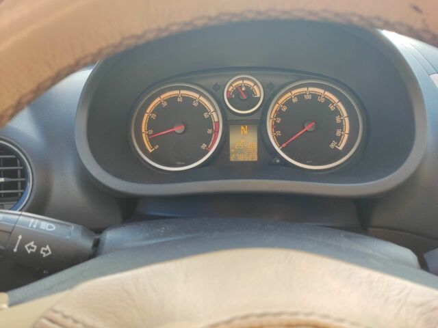 Белый Опель Корса, объемом двигателя 1.2 л и пробегом 278 тыс. км за 7500 $, фото 1 на Automoto.ua