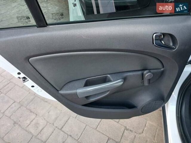 Белый Опель Корса, объемом двигателя 1.4 л и пробегом 82 тыс. км за 8500 $, фото 31 на Automoto.ua