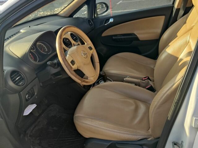 Белый Опель Корса, объемом двигателя 1.2 л и пробегом 278 тыс. км за 7500 $, фото 4 на Automoto.ua