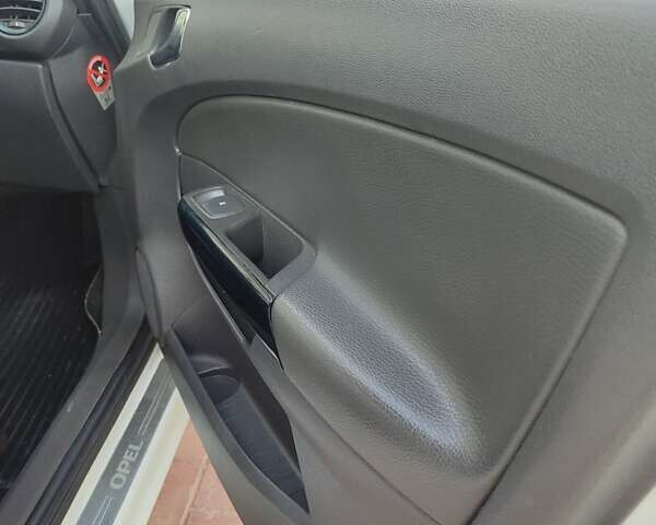 Білий Опель Корса, об'ємом двигуна 1.25 л та пробігом 225 тис. км за 5400 $, фото 14 на Automoto.ua