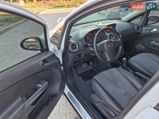 Белый Опель Корса, объемом двигателя 1.4 л и пробегом 157 тыс. км за 5950 $, фото 11 на Automoto.ua