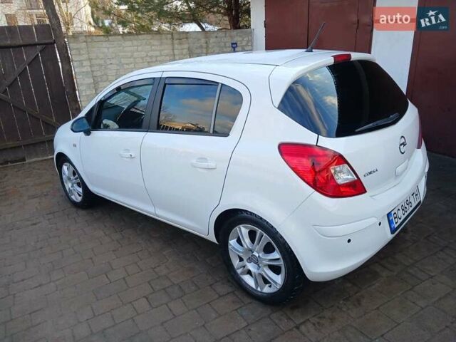 Белый Опель Корса, объемом двигателя 1.4 л и пробегом 82 тыс. км за 8500 $, фото 5 на Automoto.ua