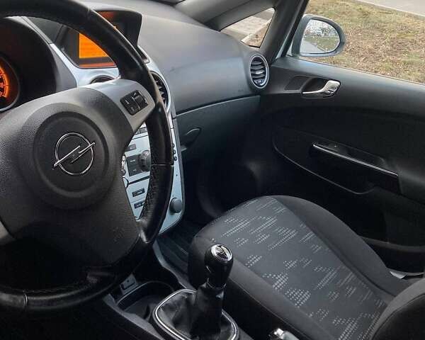 Белый Опель Корса, объемом двигателя 1.23 л и пробегом 175 тыс. км за 5099 $, фото 8 на Automoto.ua