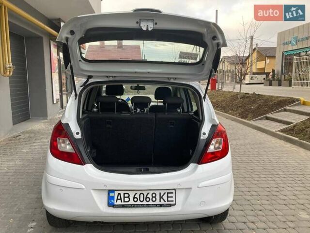 Белый Опель Корса, объемом двигателя 1.23 л и пробегом 175 тыс. км за 5099 $, фото 2 на Automoto.ua