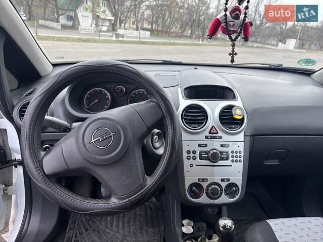 Білий Опель Корса, об'ємом двигуна 1.23 л та пробігом 181 тис. км за 4700 $, фото 6 на Automoto.ua