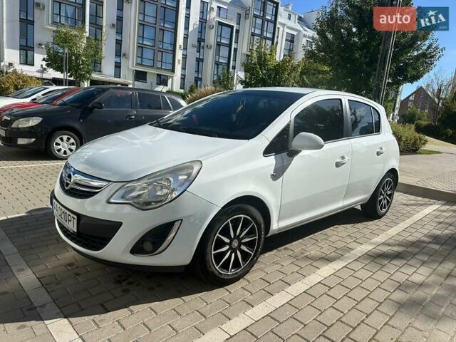 Белый Опель Корса, объемом двигателя 1.23 л и пробегом 177 тыс. км за 4500 $, фото 3 на Automoto.ua
