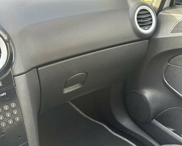 Білий Опель Корса, об'ємом двигуна 1.4 л та пробігом 130 тис. км за 8400 $, фото 12 на Automoto.ua