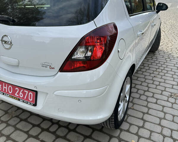 Білий Опель Корса, об'ємом двигуна 1.4 л та пробігом 130 тис. км за 8400 $, фото 7 на Automoto.ua