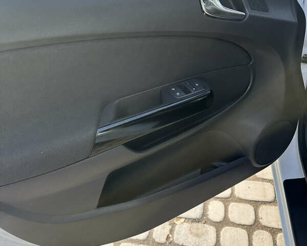 Білий Опель Корса, об'ємом двигуна 1.4 л та пробігом 130 тис. км за 8400 $, фото 17 на Automoto.ua