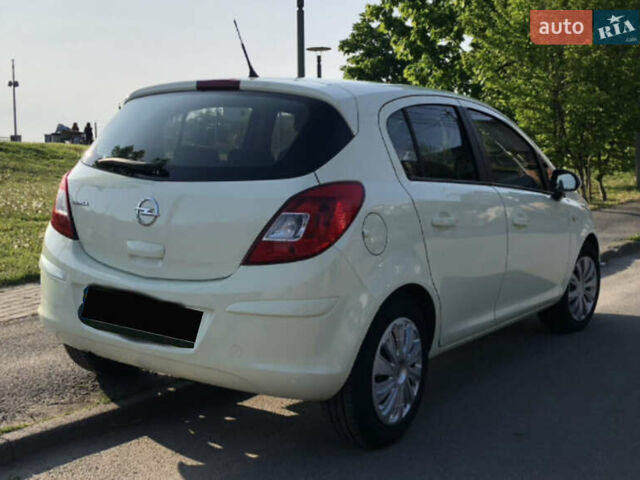 Білий Опель Корса, об'ємом двигуна 1.28 л та пробігом 85 тис. км за 7500 $, фото 4 на Automoto.ua