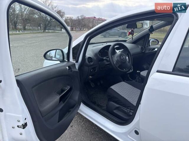 Білий Опель Корса, об'ємом двигуна 1.23 л та пробігом 181 тис. км за 4700 $, фото 4 на Automoto.ua