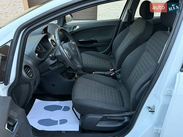 Белый Опель Корса, объемом двигателя 1.4 л и пробегом 86 тыс. км за 9100 $, фото 25 на Automoto.ua