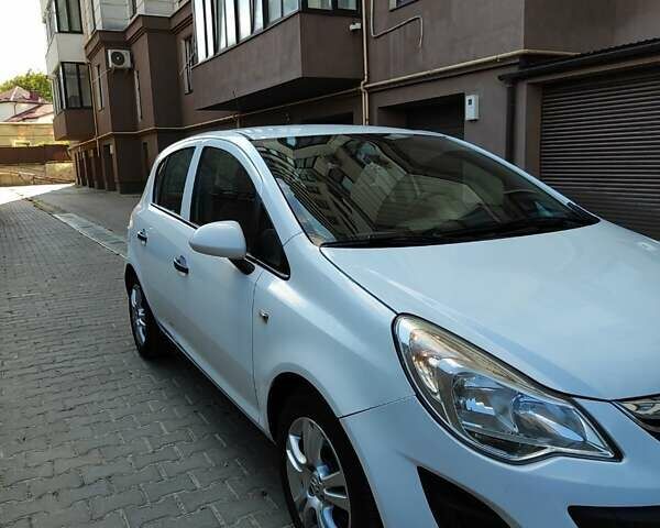 Опель Корса 2014 в Тернополе на Automoto.ua Белый Опель Корса, объемом двигателя 1.3 л и пробегом 262 тыс. км за 6300 $, фото 4 на Automoto.ua