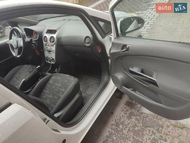 Опель Корса 2014 в Тернополе на Automoto.ua Белый Опель Корса, объемом двигателя 1.3 л и пробегом 262 тыс. км за 6300 $, фото 18 на Automoto.ua