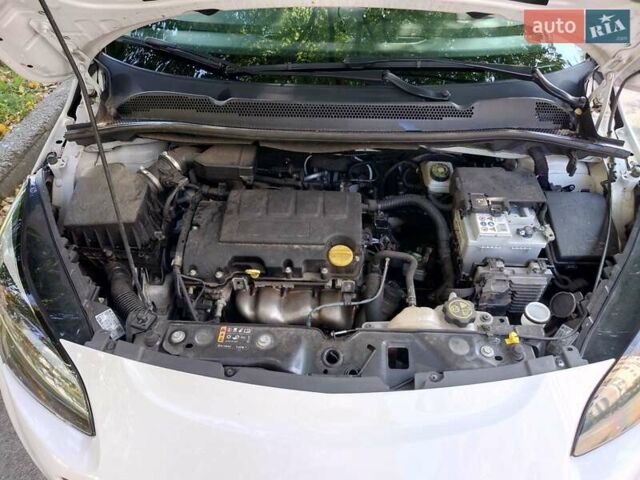 Білий Опель Корса, об'ємом двигуна 1.23 л та пробігом 66 тис. км за 8500 $, фото 12 на Automoto.ua