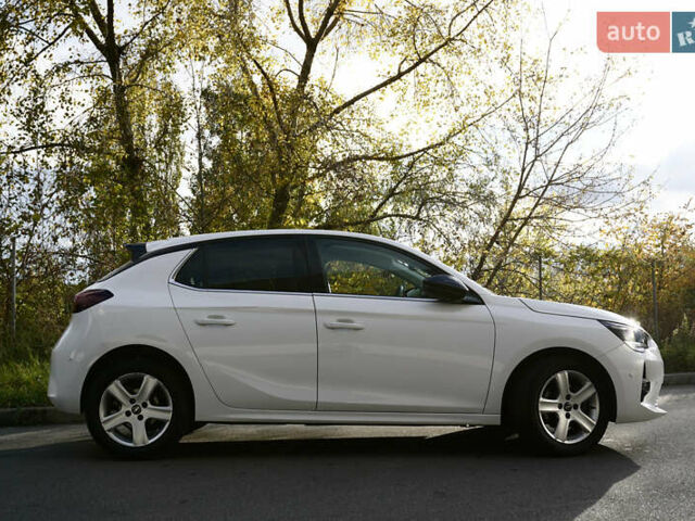 Білий Опель Корса, об'ємом двигуна 1.2 л та пробігом 68 тис. км за 15500 $, фото 1 на Automoto.ua