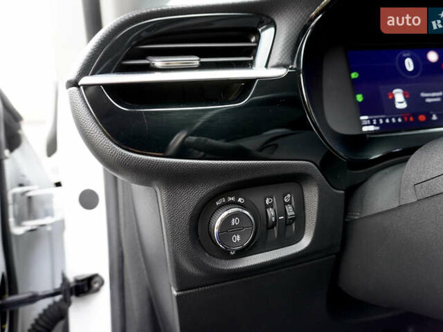 Білий Опель Корса, об'ємом двигуна 1.2 л та пробігом 68 тис. км за 15500 $, фото 21 на Automoto.ua