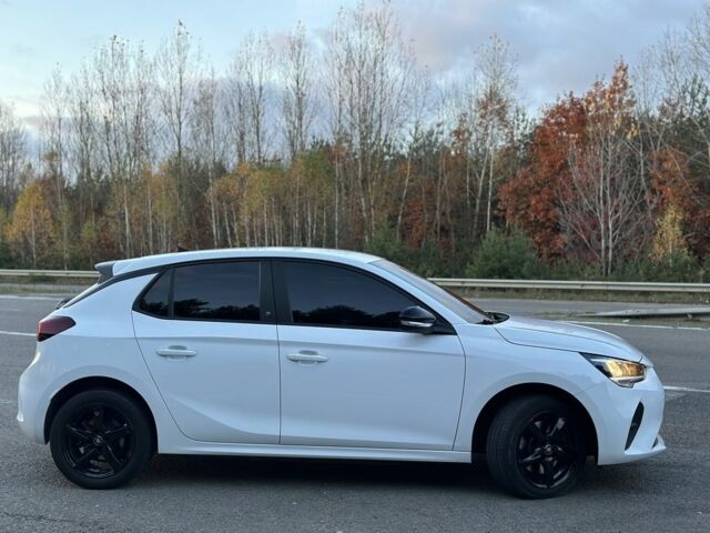 Белый Опель Корса, объемом двигателя 0 л и пробегом 80 тыс. км за 16100 $, фото 2 на Automoto.ua