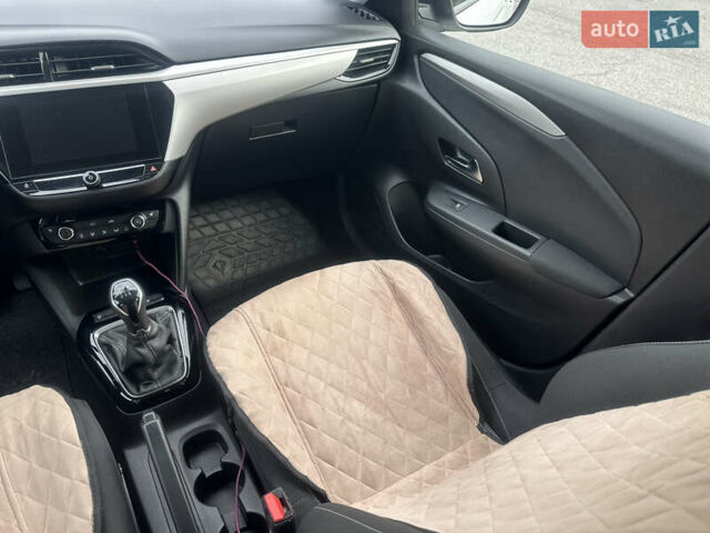 Белый Опель Корса, объемом двигателя 1.2 л и пробегом 44 тыс. км за 12500 $, фото 18 на Automoto.ua