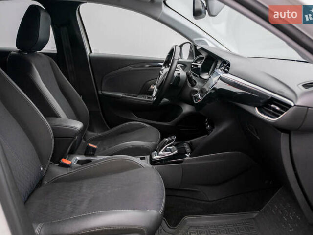 Белый Опель Корса, объемом двигателя 1.2 л и пробегом 96 тыс. км за 17489 $, фото 18 на Automoto.ua