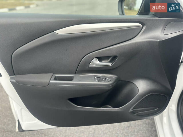 Белый Опель Корса, объемом двигателя 1.2 л и пробегом 44 тыс. км за 12500 $, фото 8 на Automoto.ua