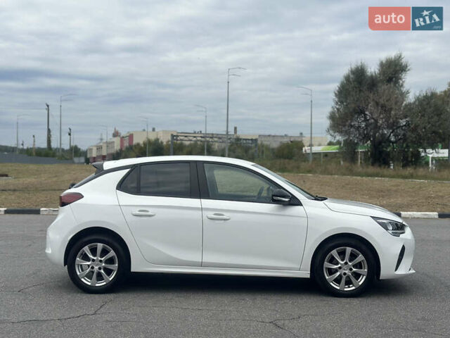 Белый Опель Корса, объемом двигателя 1.2 л и пробегом 44 тыс. км за 12500 $, фото 1 на Automoto.ua