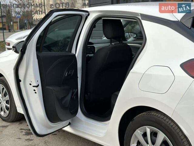 Белый Опель Корса, объемом двигателя 0 л и пробегом 39 тыс. км за 13899 $, фото 40 на Automoto.ua