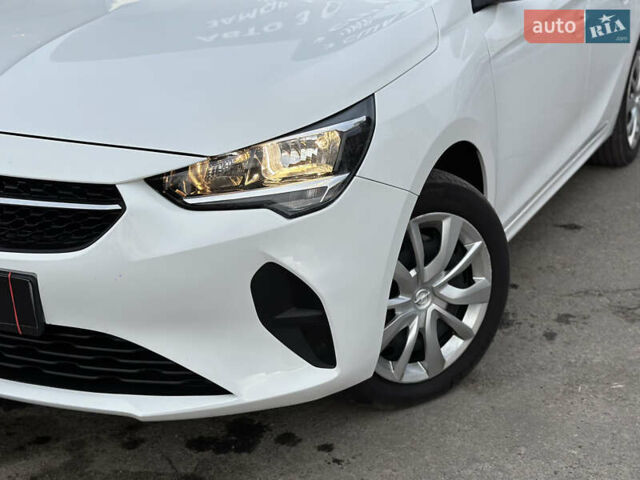 Белый Опель Корса, объемом двигателя 0 л и пробегом 39 тыс. км за 13899 $, фото 3 на Automoto.ua