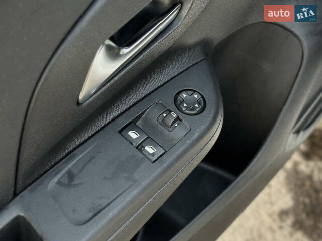 Белый Опель Корса, объемом двигателя 0 л и пробегом 39 тыс. км за 13899 $, фото 21 на Automoto.ua