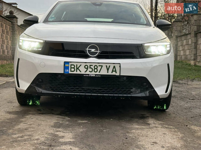 Белый Опель Корса, объемом двигателя 0 л и пробегом 16 тыс. км за 14200 $, фото 2 на Automoto.ua