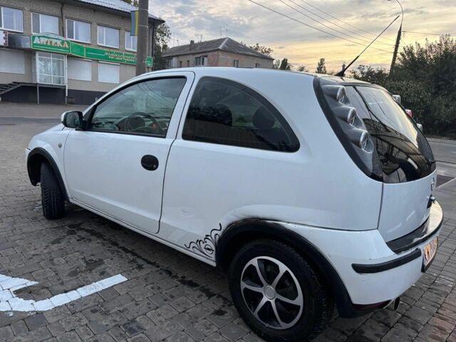 Белый Опель Корса, объемом двигателя 1.2 л и пробегом 199 тыс. км за 1550 $, фото 1 на Automoto.ua