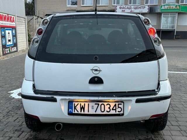 Белый Опель Корса, объемом двигателя 1.2 л и пробегом 199 тыс. км за 1550 $, фото 3 на Automoto.ua