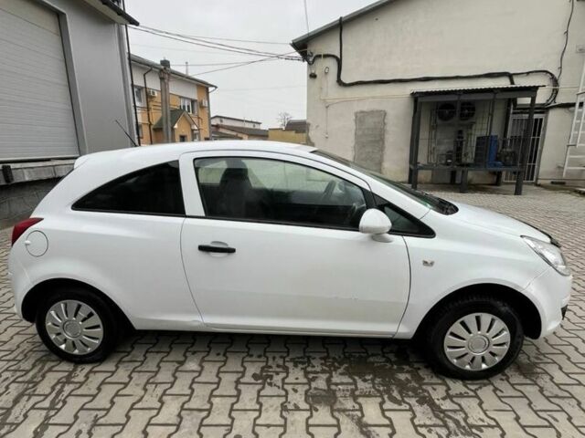 Белый Опель Корса, объемом двигателя 1.2 л и пробегом 340 тыс. км за 2950 $, фото 4 на Automoto.ua