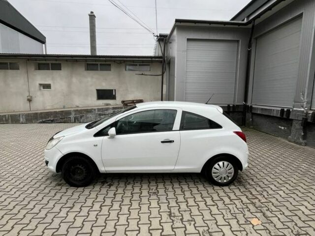 Белый Опель Корса, объемом двигателя 1.2 л и пробегом 340 тыс. км за 2950 $, фото 7 на Automoto.ua