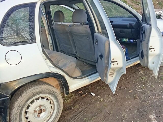 Белый Опель Корса, объемом двигателя 1.1 л и пробегом 100 тыс. км за 550 $, фото 2 на Automoto.ua