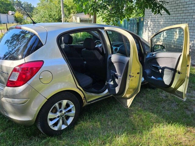 Бежевый Опель Корса, объемом двигателя 1.2 л и пробегом 320 тыс. км за 3200 $, фото 12 на Automoto.ua