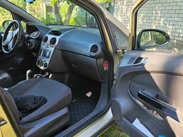 Бежевый Опель Корса, объемом двигателя 1.2 л и пробегом 320 тыс. км за 3200 $, фото 16 на Automoto.ua