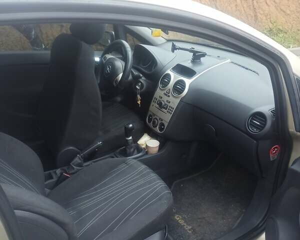 Бежевый Опель Корса, объемом двигателя 1 л и пробегом 330 тыс. км за 4300 $, фото 7 на Automoto.ua