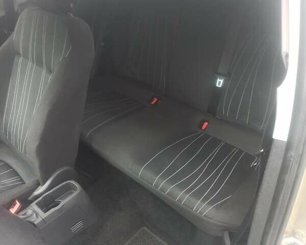 Бежевый Опель Корса, объемом двигателя 1 л и пробегом 330 тыс. км за 4300 $, фото 22 на Automoto.ua