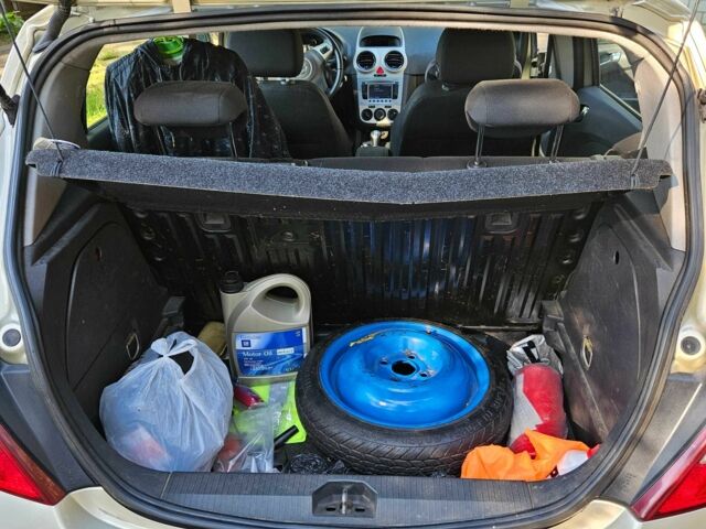 Бежевый Опель Корса, объемом двигателя 1.2 л и пробегом 320 тыс. км за 3200 $, фото 18 на Automoto.ua